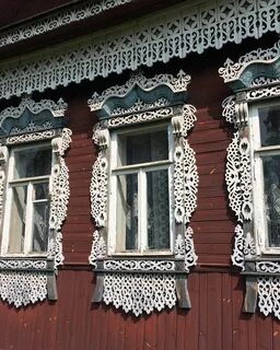 Резные окна дома