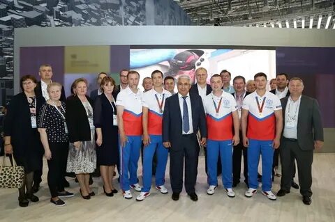 Специалистов 16