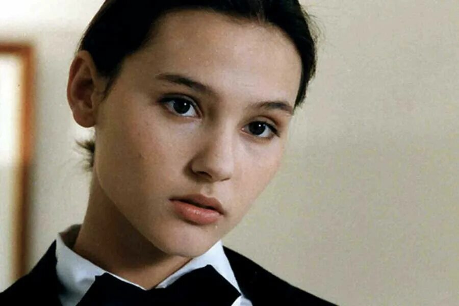 La fille a perdu. Дочь землекопа франция 2011. La fille a perdu. La fille a perdu. Виржини ледуайен церемония 1995.