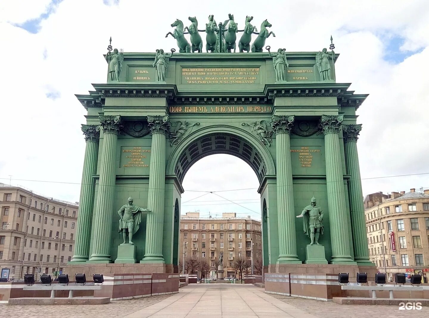 Триумфальная арка нарвская музей. Площадь стачек. Нарвские триумфальные ворота музей. Деревянные триумфальные нарвские ворота джакомо кваренги. Нарвские ворота музей внутри.