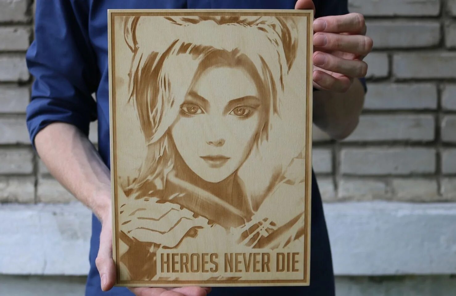 Портреты лазером на дереве. Лазерная гравировка по дереву портрет. Лазерная гравировка портрета на дереве. Выжженные портреты на фанере. Лазерная гравировка по дереву портрет.