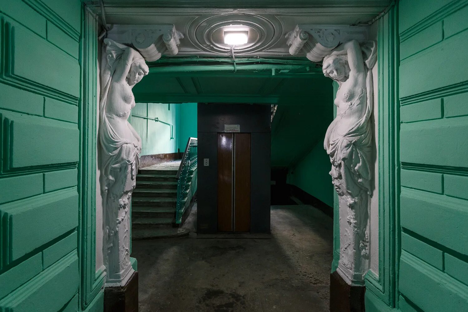 , 36 парадная. Малая морская 10 дом пиковой дамы. Здание пиковая дама в спб пушкин. Ужасы петербурга музей. А.