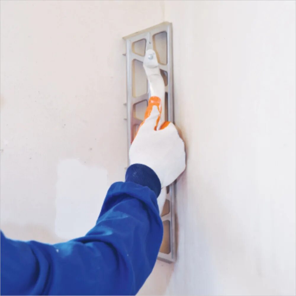 Выравнивание внутренних углов стен уголком. Ровные углы из штукатурки. Прибор для выравнивания углов стен. Как называется для выравнивания углов. Штукатурка внутренних углов.