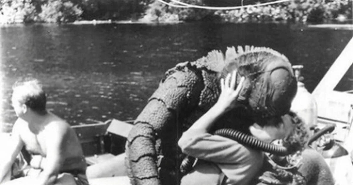 Тварь из лагуны. Чудовище из черной лагуны 1954. море дьявола фильм. чудовище из черной лагуны 1954 арт. тварь из чёрной лагуны кэй.