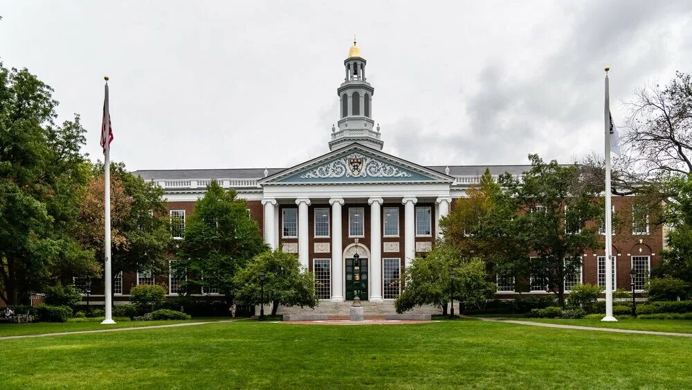 Гарвард эмблема. Гарвард общежитие. Бостон университет гарвард. New harvard. Гарвардский университет медицинский факультет.
