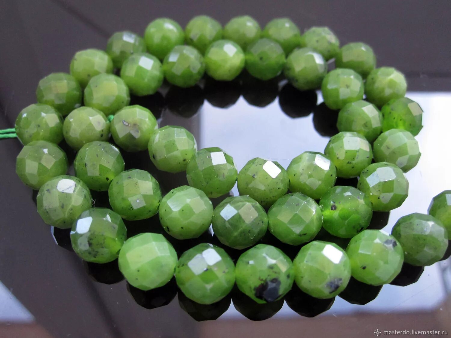 Нефрит природный. Камень нефрит магические. Байкальский нефрит. Нефрит камень. Ляонинский нефрит.