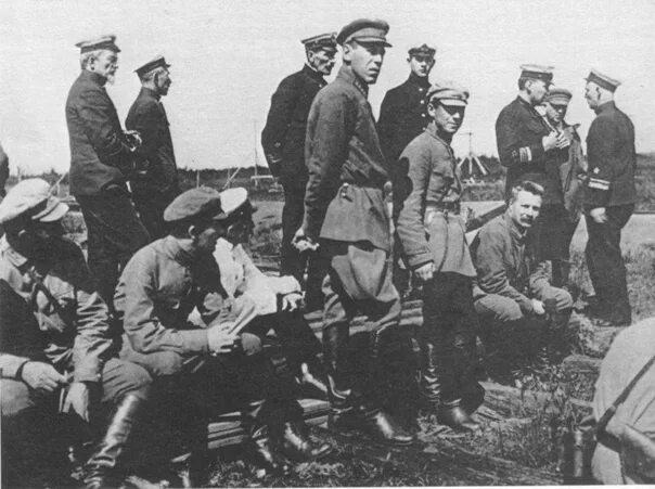 Наркомом по военным делам