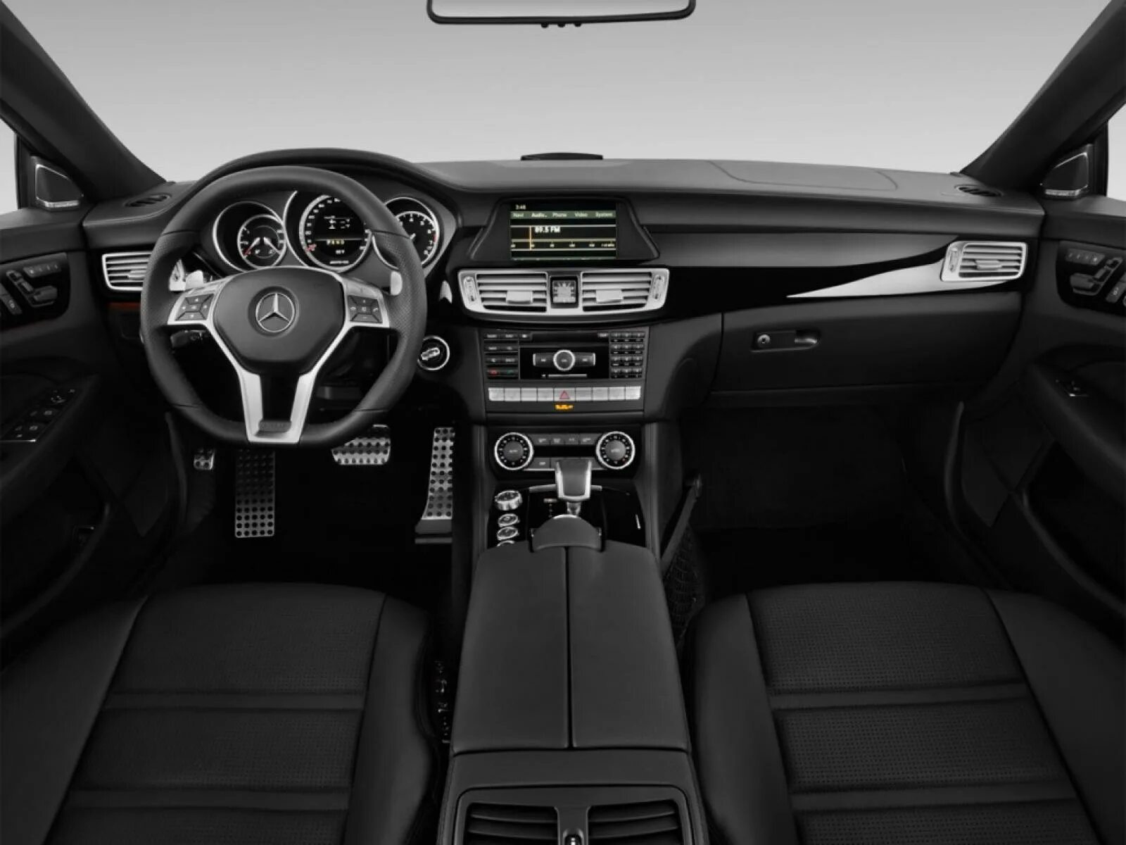 Амг комплектация. Mercedes benz c class салон 2019. Mercedes benz c250 2014. Мерседес цлс 63 амг салон. Mercedes c63 amg салон.