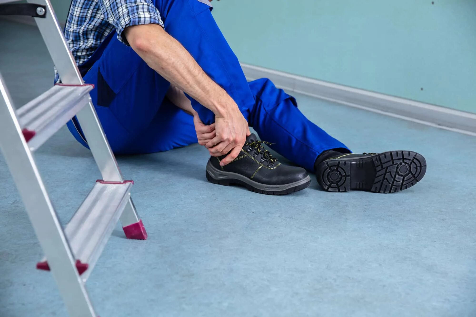 Падение со стремянки. Упал со стремянки. Упал со стремянки. Падение со стремянки. Упал со стремянки.