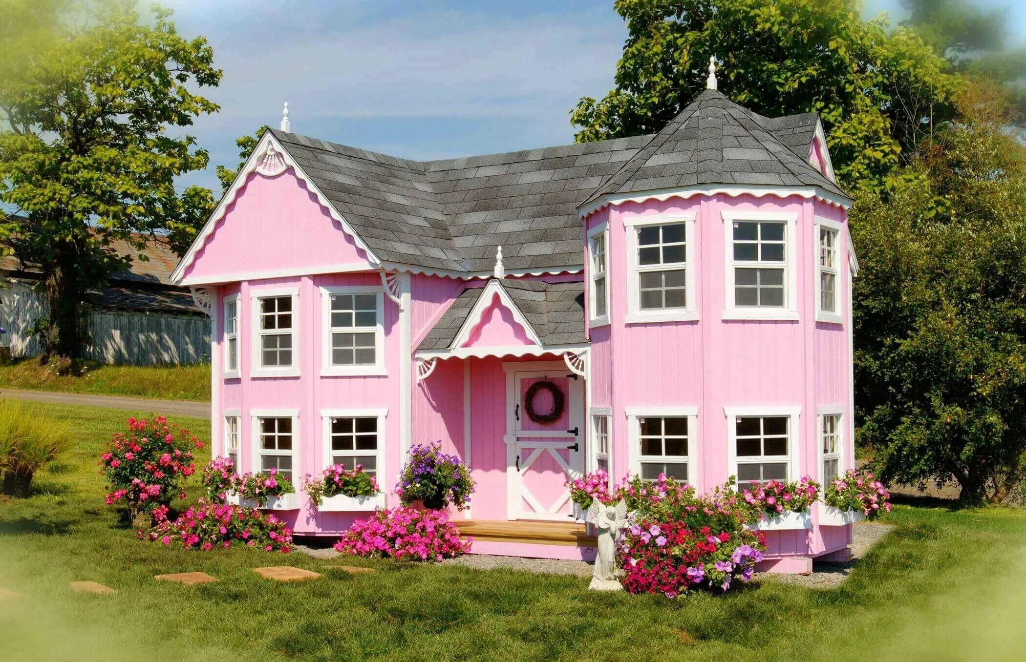 Красивые розовые дома. Викториан Пинк Хаус. Ашленд Орегон розовый дворец. Домик для детей. Розовый дом.