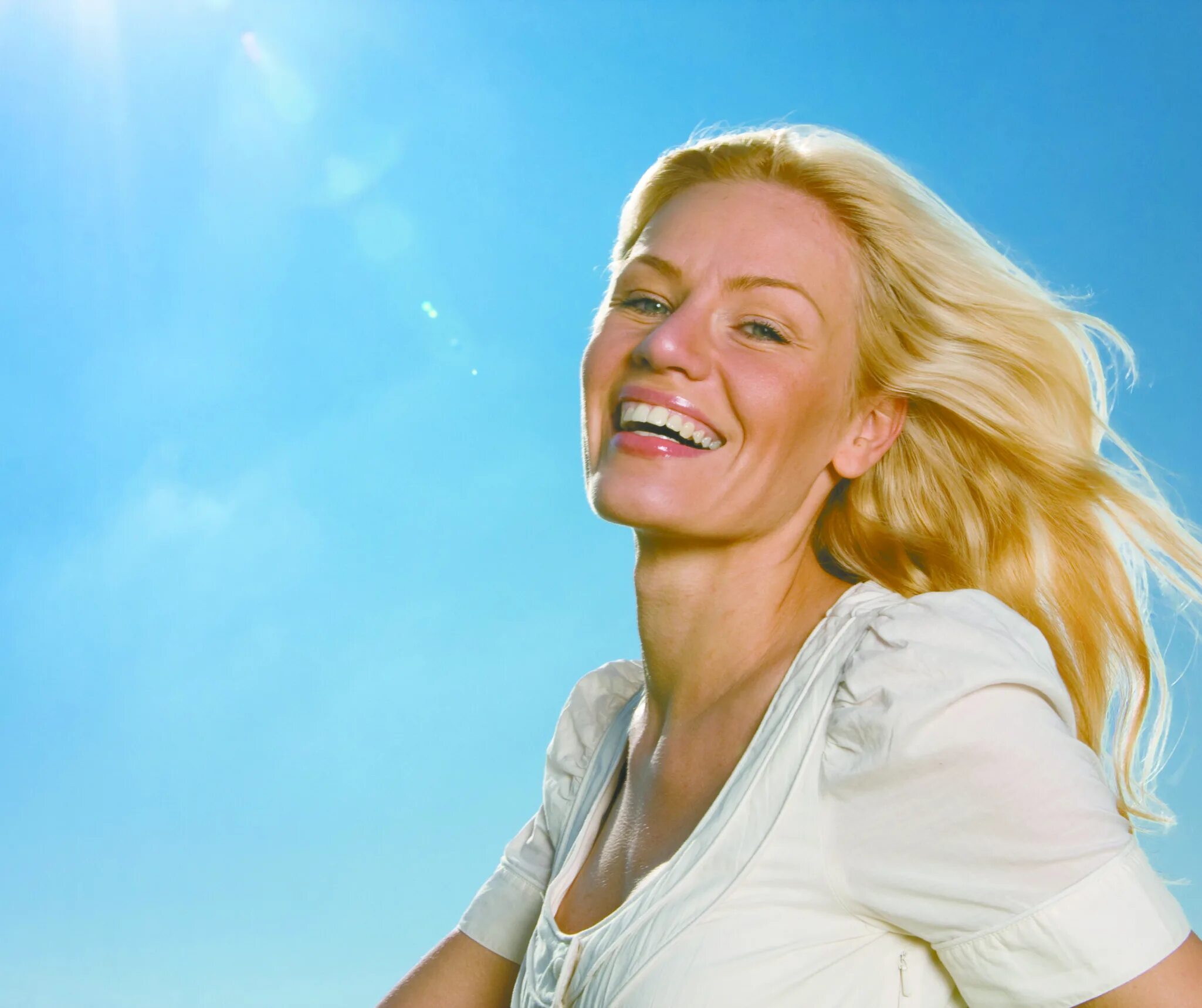 медаль чугунная свадьба. счастливые мужчина и женщина. счастливые мужчина и женщина. ухоженные женщины. медаль мастер золотые руки.