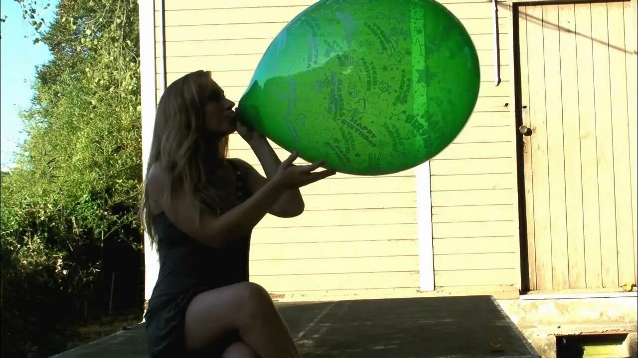 Looner elena. Балун blowing. Blow balloon girl. Balloon pops вк. Blow balloon girl.