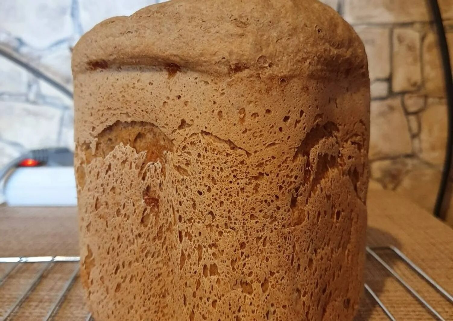Хлебопечь ржаной хлеб. Ржаной хлеб в хлебопечке. Хлеб из пшеничной муки в хлебопечке. Хлеб из ржаной муки в хлебопечке. Хлебопечка для ржаного хлеба.