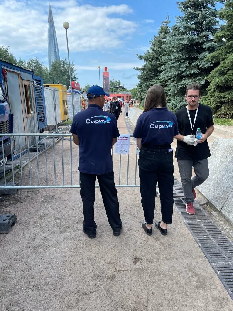 Сириус фото санкт-петербург. Значок сириус спецодежда. Сириус спецодежда санкт-петербург. Сириус спб. Маршала блюхера 12 ц.