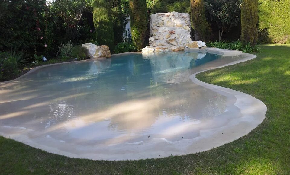 Пруд в саду с биоплато. Нимфея для пруда. Вода технологии. Artificial water. Искусственная вода.