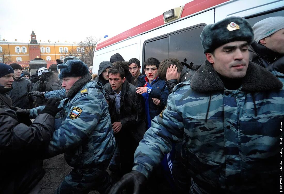 12 ноября 2010. Манежка 2010 избитые кавказцы. манежная площадь 2010 кавказцы. избиение кавказцев на манежной площади 2010.