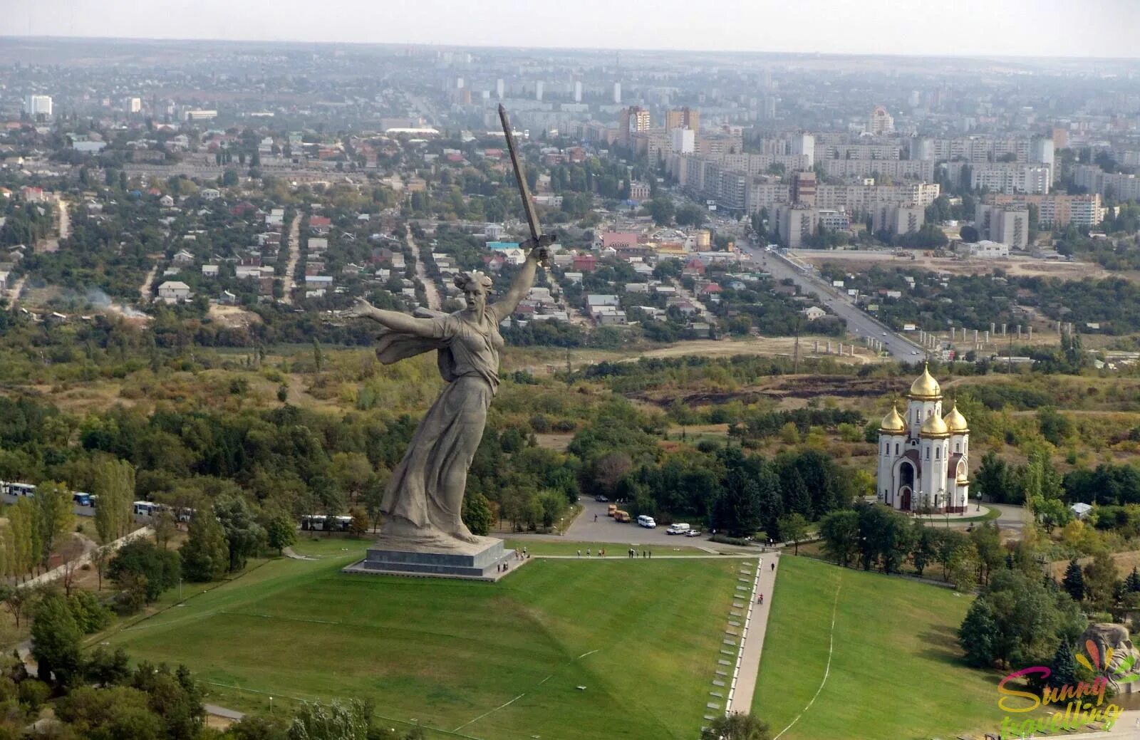 Хозяйство города волгограда. Волгоград Родина мать Мамаев Курган. Мамаев Курган и монумент «Родина-мать». Мемориальный комплекс Родина мать Волгоград. Матвев КУРГАНВОЛГОГРАД.