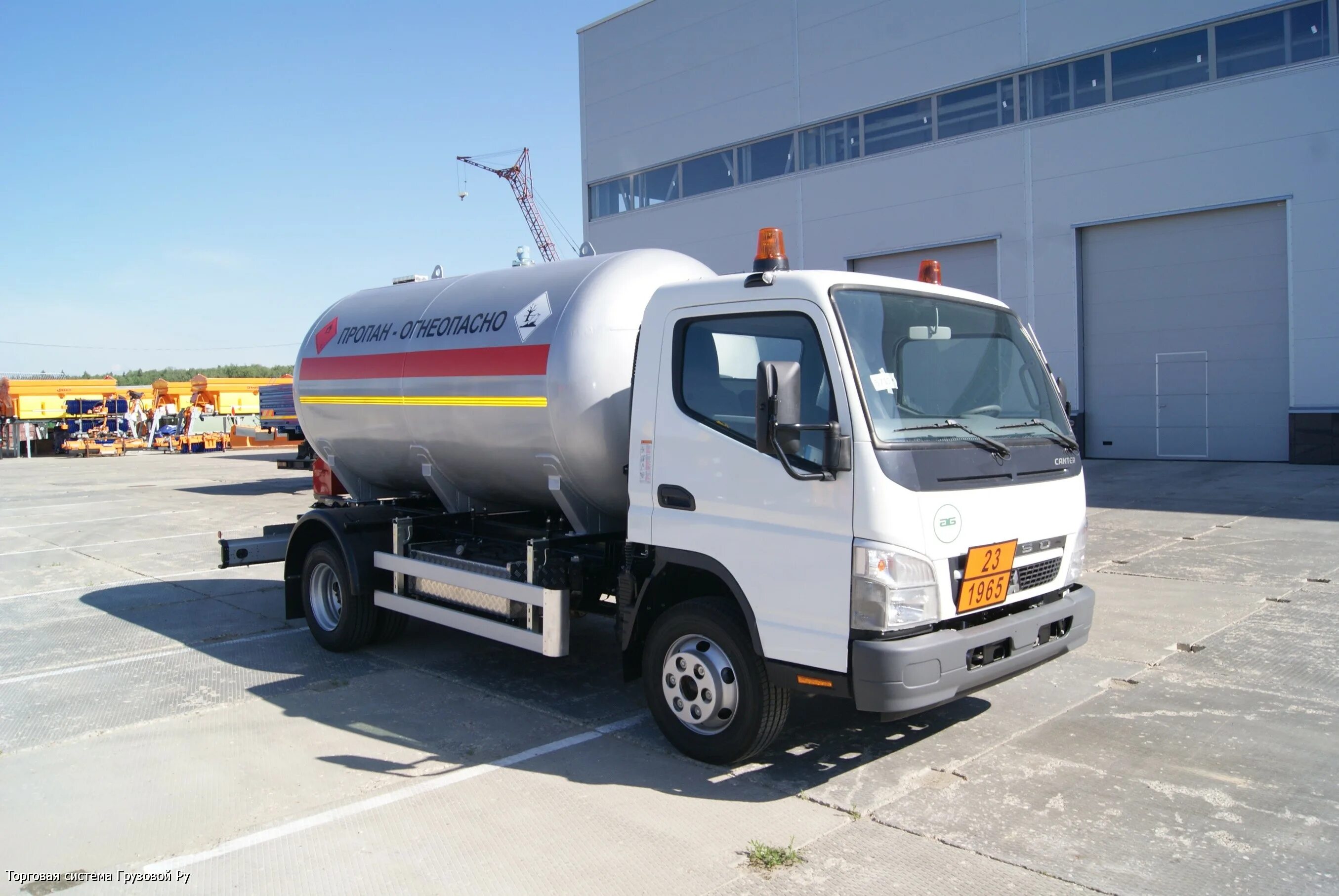 Грузоперевозка газов. Исузу газовоз. фусо кантер газовоз. mitsubishi fuso цистерна. водовоз fuso canter.