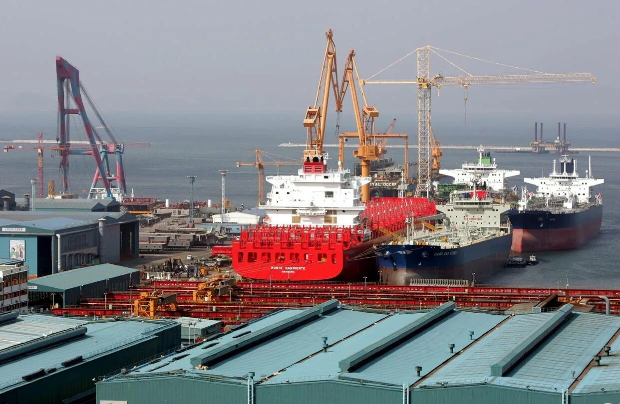 Судостроение отрасль специализации. Верфи hyundai heavy industries. верфь daewoo shipbuilding marine engineering. daewoo shipbuilding южная корея. hyundai heavy industries судостроение.
