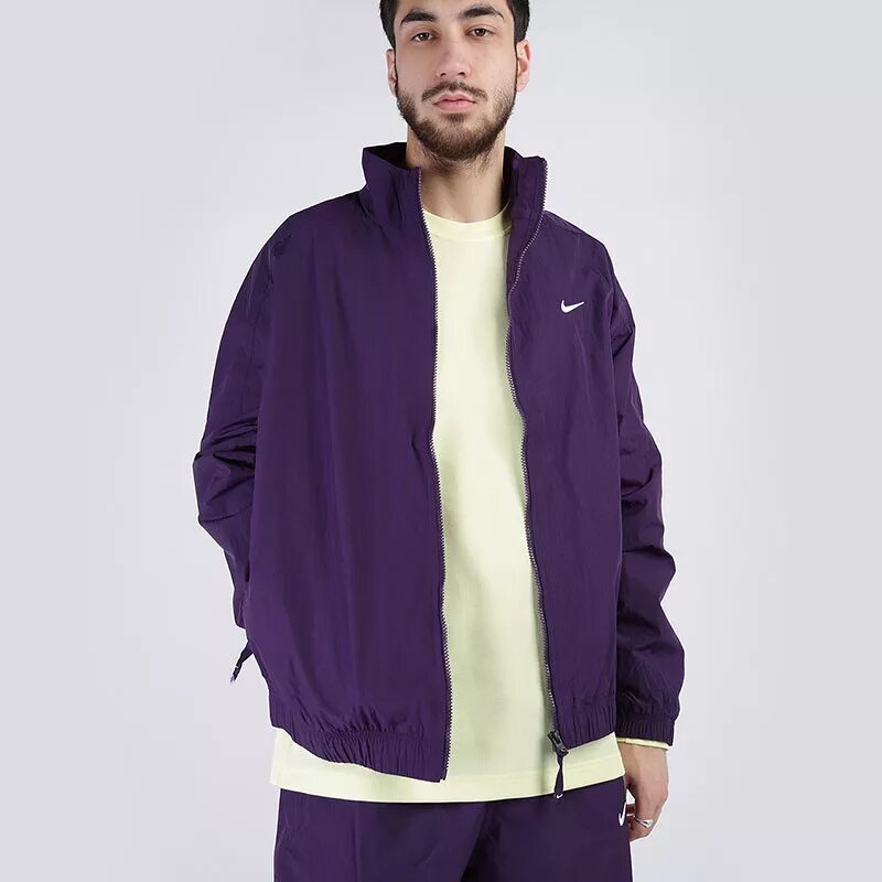 Мужская фиолетовая куртка. Nike Tracksuit фиолетовый мужской. Фиолетовая куртка Nike. Куртка найк фиолетовая мужская. Nike фиолетовый пуховик мужская.