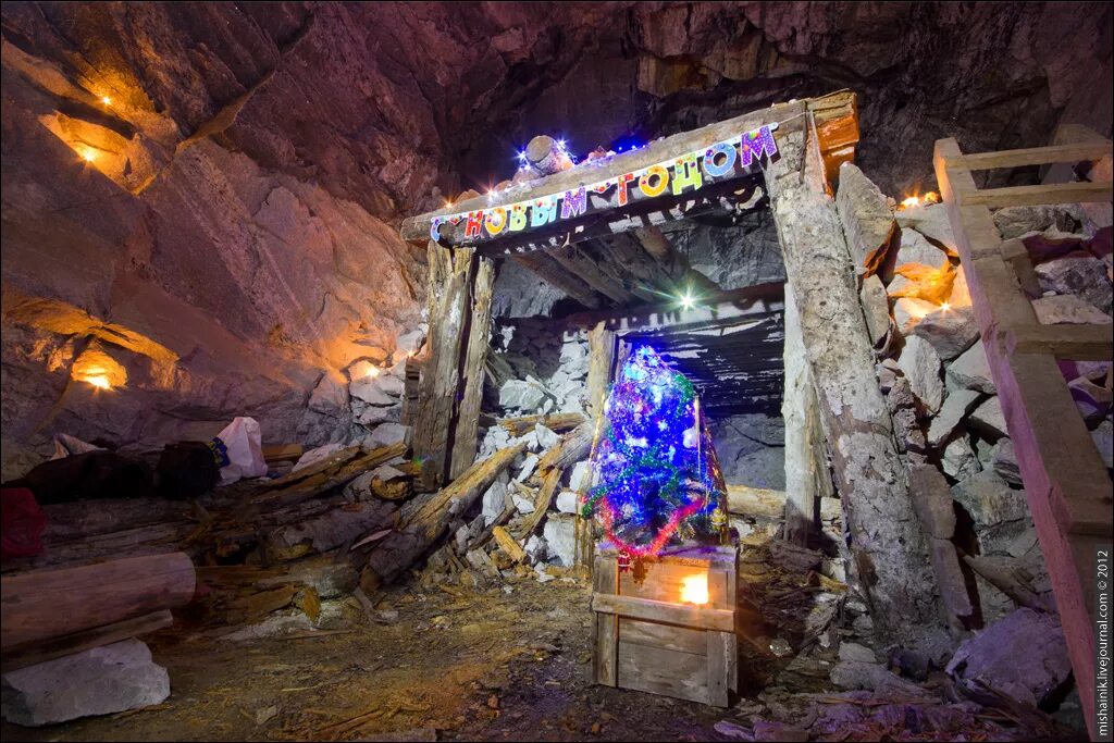 Новый год смешные. Новый год с шахтером. С новым годом шахтеры. Новогодние приколы. С праздником днем шахтера.