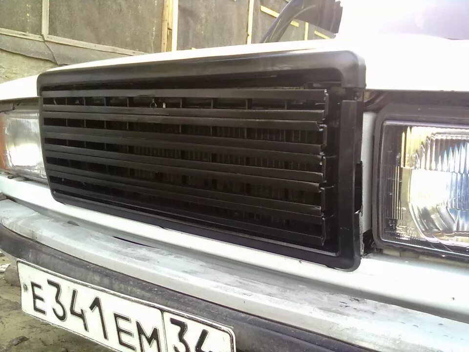 Сплошная решетка радиатора - Lada 2107, 1,5 л, 1995 года стайлинг DRIVE2
