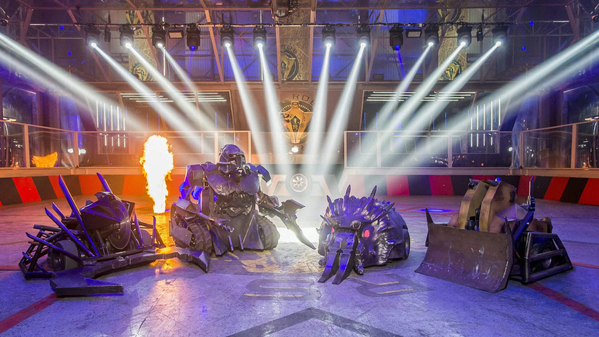 Робот судья битва роботов. Robot Wars шоу. Арена Robot Wars шоу. Битва роботов 1 4