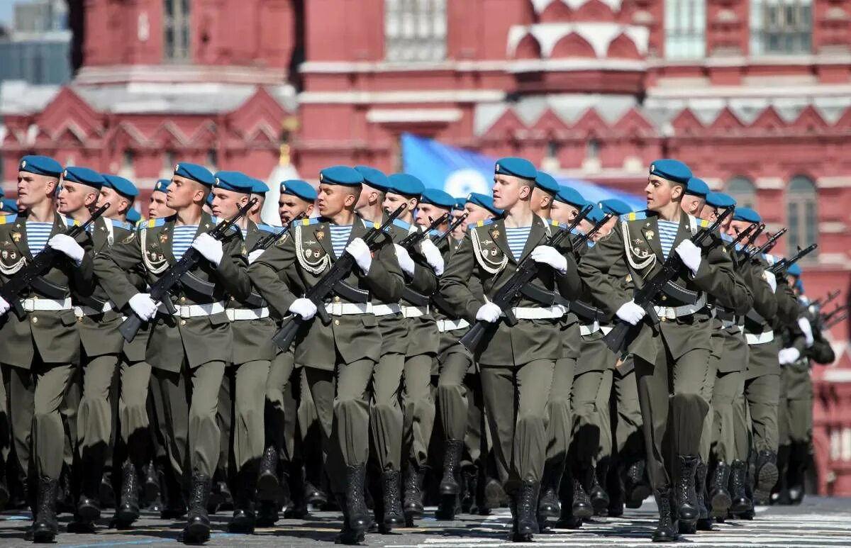 Военный парад. Солдаты на параде. Российская армия парад. Строй солдат на параде.