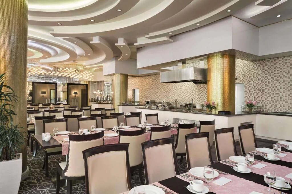 Отель рамада 4 казань. Сайт отеля рамада казань. Рамада зал сенатор. Чернышевского, 39, казань. Гостиница рамада казань.