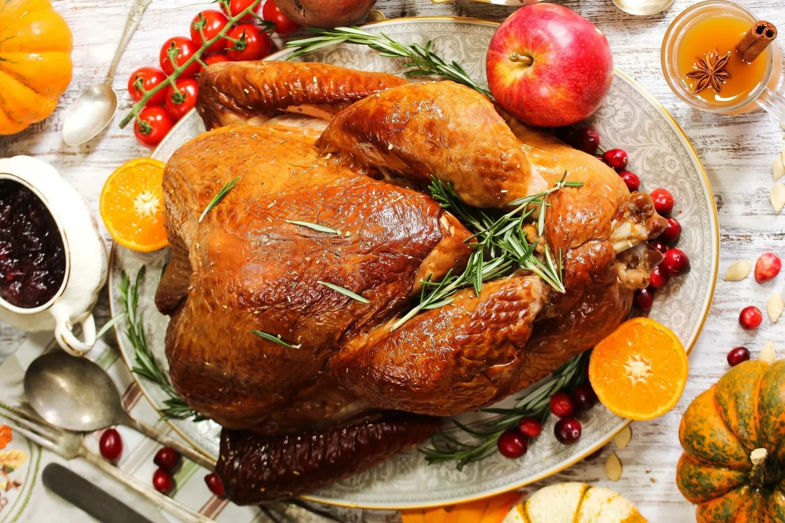 Thanksgiving turkey. Индейка на день Благодарения. Индейка на столе. День Благодарения в США. День Благодарения еда.