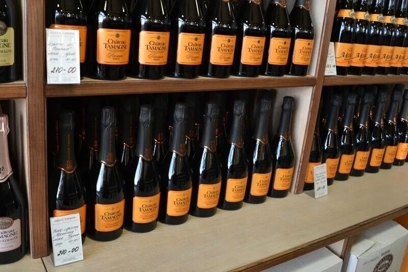 вина краснодарского края. кубанские вины. фанагория вино. вино с купидоном. кубанские вины.