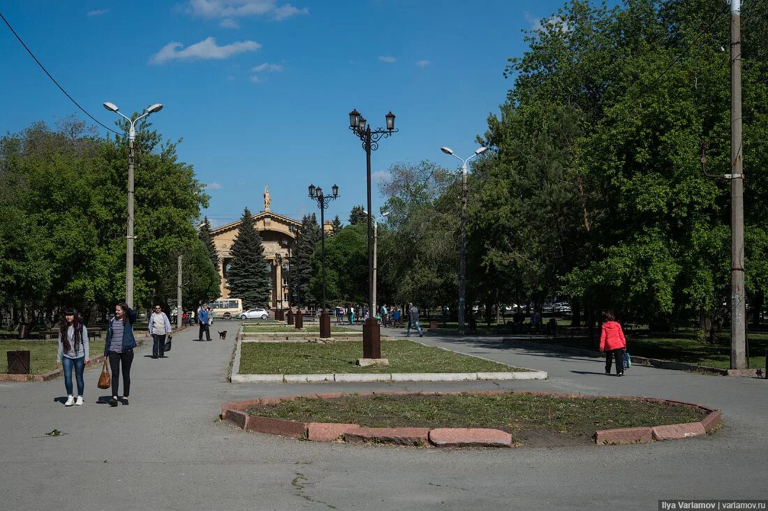 Сайт чмз челябинск. Сквер Победы Челябинск металлургический район. Аллея Челябинск ЧМЗ. Челябинск металлургический район ЧМЗ.