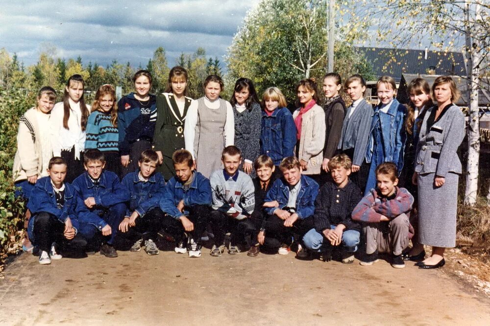 Северная школа 2001 бирюлево западное. Выпускной 2001 год. Озеркинская средняя общеобразовательная школа. Школа 2001 москва фото. Школа 2001 москва.