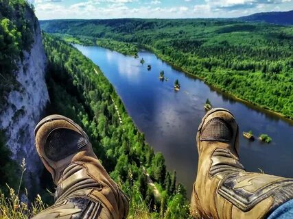Поднявшись на стеклянную