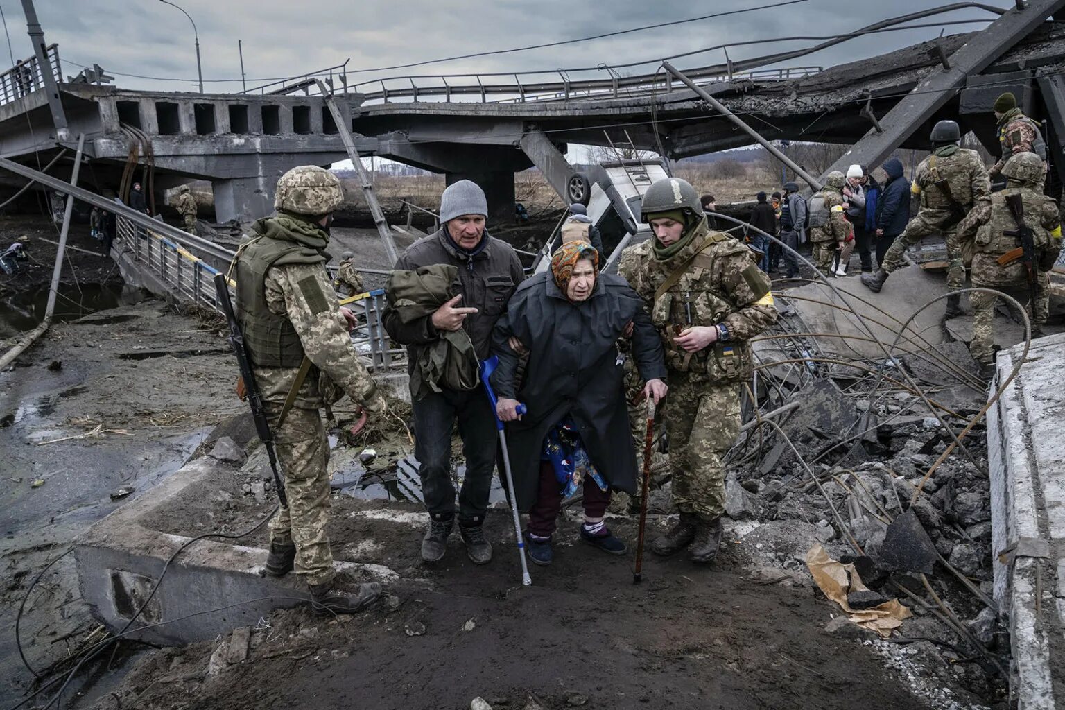 Разбомбили хохлов