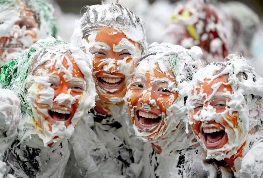 Свадебные обряды и традиции народов мира. Смешные традиции. Новогодние традиции эквадора. Самые странные традиции университетов. Венгрия культура и традиции.