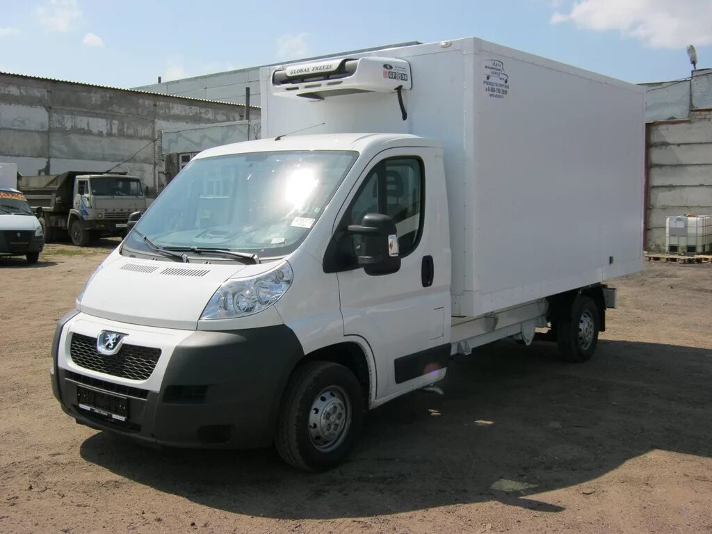 Пежо боксер 1.5 тонны. Пежо боксер 3 фургон. Peugeot Boxer рефрижератор. Пежо боксер фургон реф. Авито фургоны б у