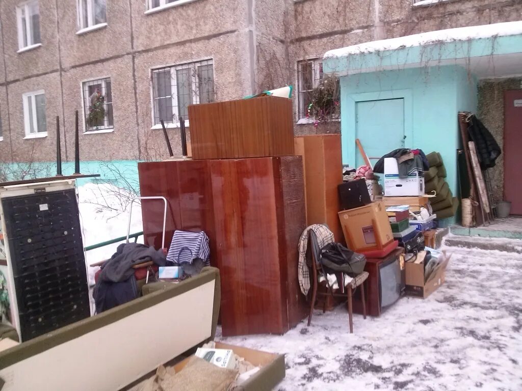 Могут ли выселить человека из квартиры. Выселяют из квартиры. выселяют из жилья. выселение из квартиры. выселение из жилого помещения.
