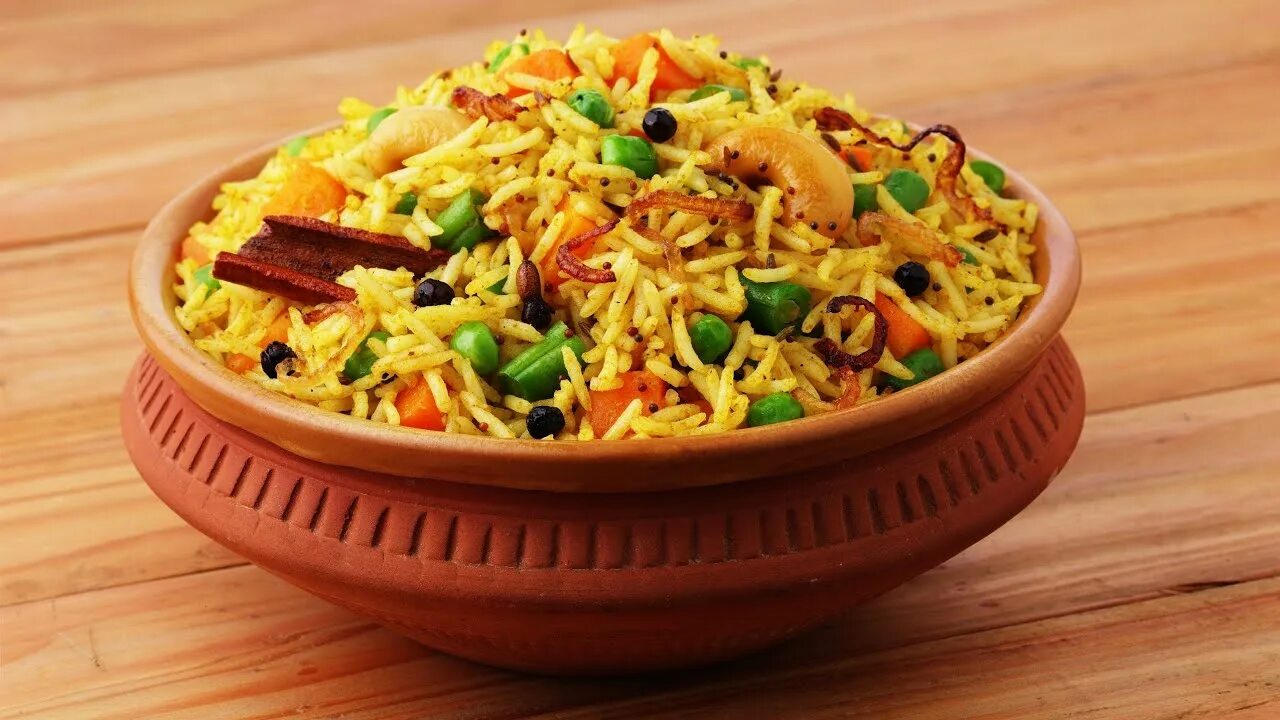 Rice vegetable. Рис бирьяни. Индийский плов бирьяни. Veg Biryani. Бирьяни в Индии.