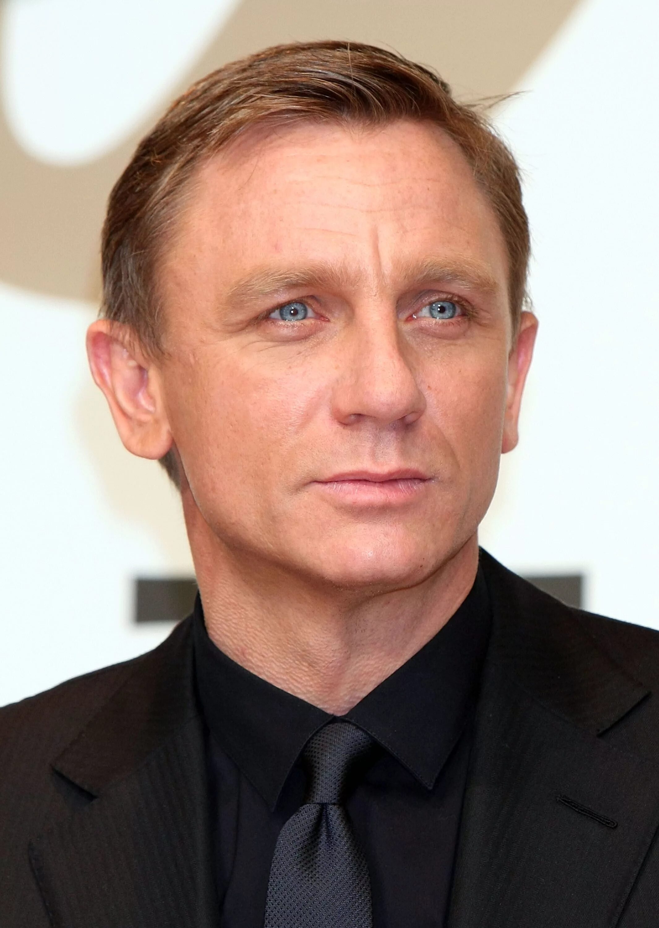 Дэниел крейг джеймс бонд. Крэйг дэниел крейг. Актер дэниел крейг. Крэйг бонд дэниел крейг джеймс. Крэйг бонд дэниел крейг джеймс.