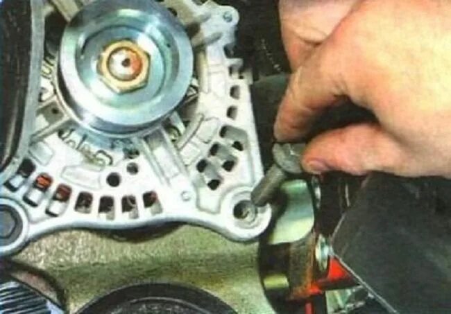 8. Генератор газель некст камминз 2. Генератор cummins 2. Кронштейн компрессора газель бизнес cummins 2. Как поменять генератор газель некст.