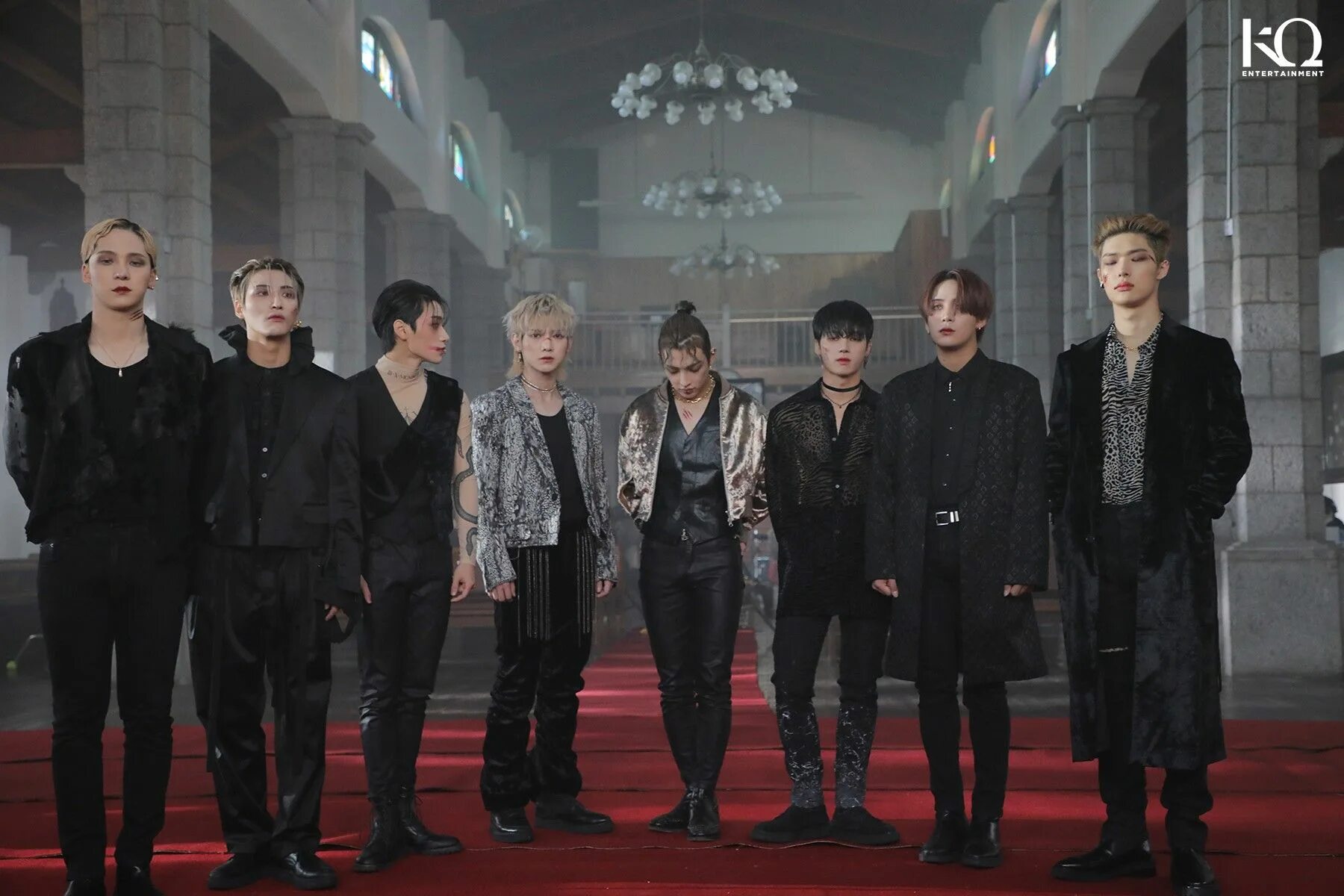 Ateez crescent part 2. Группа ateez 2025. ateez неро. фансайн ateez. ateez участники 2025.
