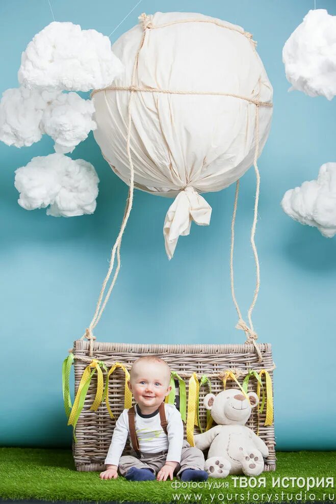 Фотозона корзина. Фотосессия с воздушным шаром детская. Фотозона воздушный шар с корзиной. Фотозоны для малышей. Фотосессия на воздушном шаре детская.