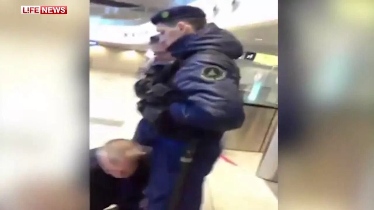 Инфоком красноярск. Кинологическая служба шереметьево. Охранник в аэропорту домодедово. Вакансия охранник домодедово. Вакансия охранник домодедово.