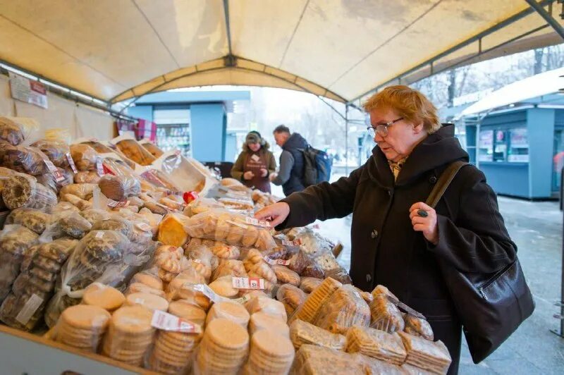 Где проходит ярмарка выходного дня. Московские ярмарки. ярмарка выходного открылась в москве. рынок выходного дня в москве. ярмарка выходного дня на юге москва.