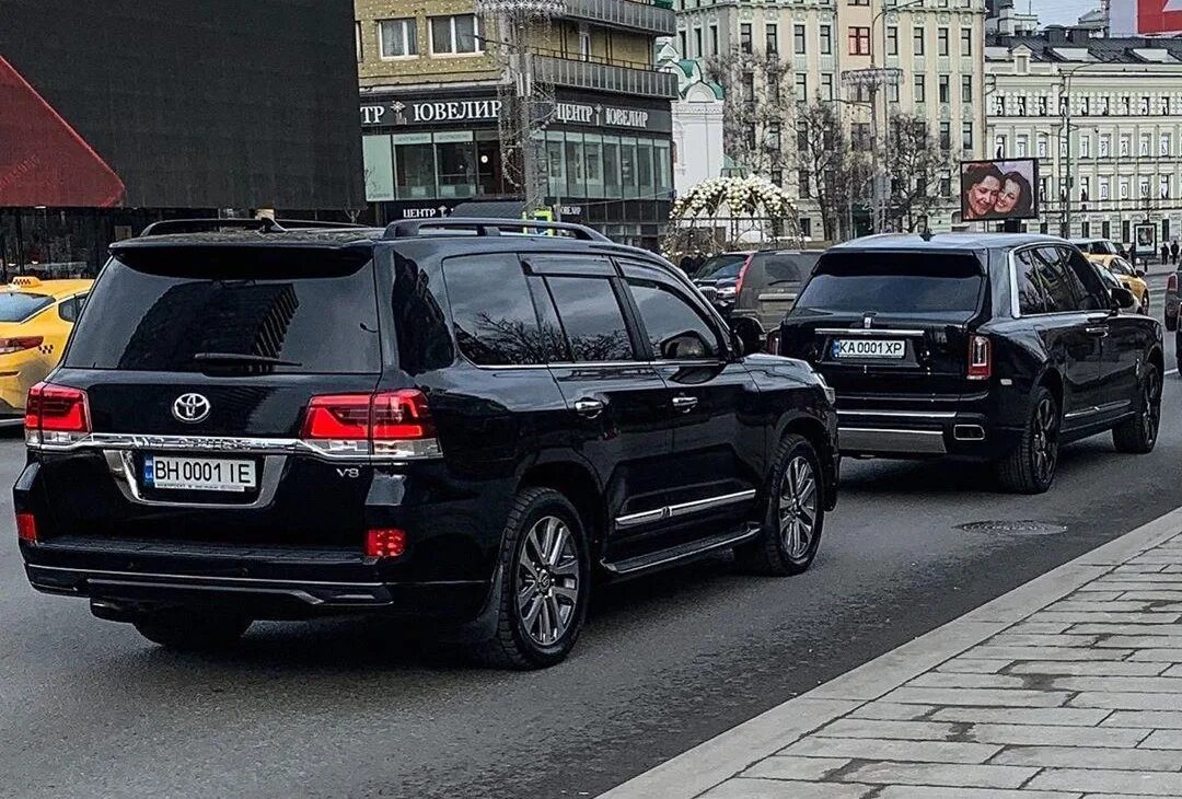 Рендж ровер с111ок77. Мерседес w221 фсо. Ленд ровер с136ом161. Мерседес 221 фсо. А060мр97 аурус.