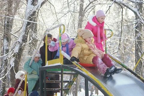 Девочка на горках