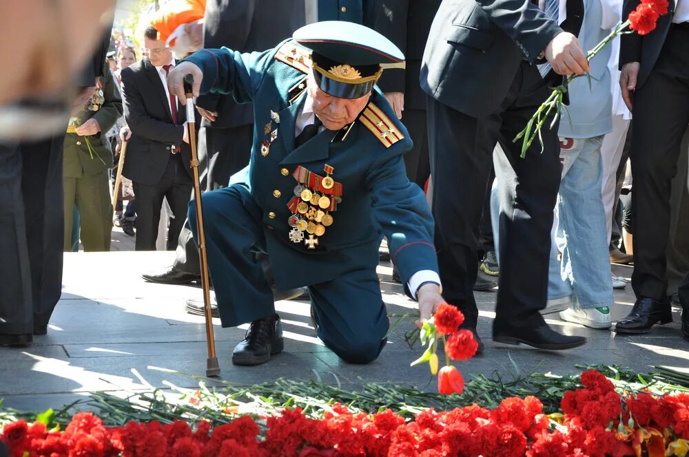 Поклонимся великим тем годам конкурс. Поклонимся великим тем годам. «Поклонимся великим тем годам» 6+. С днем Победы Поклонимся великим тем годам. Поклонимся великим ТМ годам.