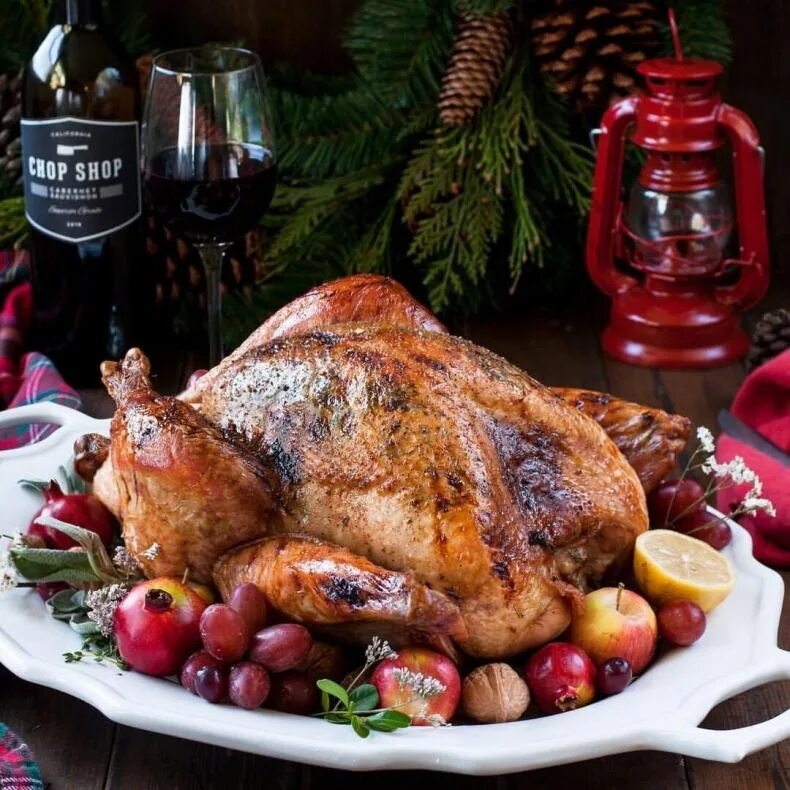 Индюшка целиком. Индюк запеченный в духовке целиком. Индейка в духовке. Индейка запечённая джейми оливер. Индейка запеченная в духовке.