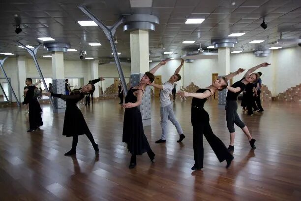Ресторан где можно танцевать. Студия танцев старлайн. Где можно танцевать в Тюмени. Кафе в Санкт-Петербурге где можно танцевать. Dancer STARLINE.